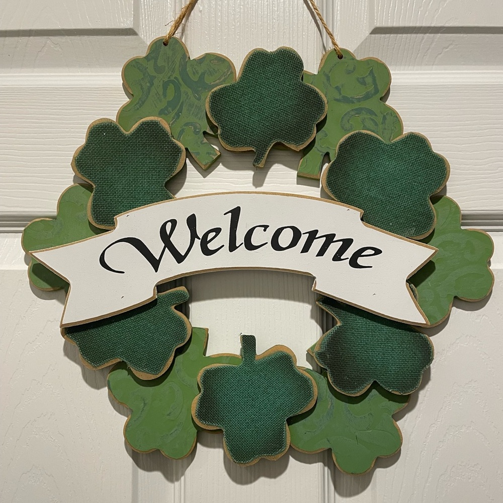 St. Patricks Day Wooden Green Clover Welcome Wreath